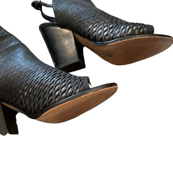 vince camuto silk goat black sandals- size 8 - Picture 7 of 8